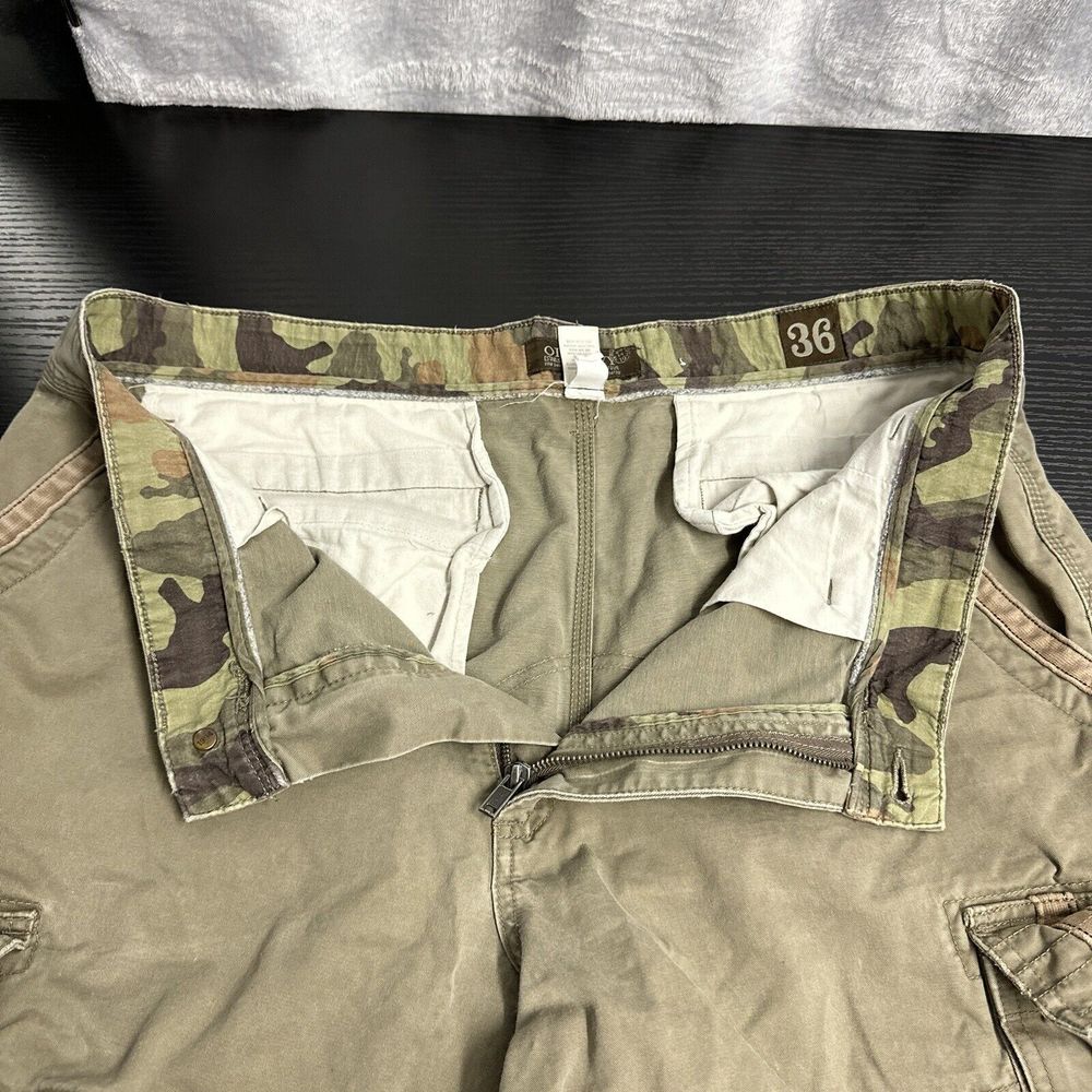 Vintage Y2K Old Navy Army Green Cargo Shorts Loose Men’s Size 36 - Picture 6 of 13